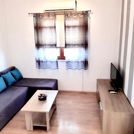 Apartments Belic With Pool Jelsa  Extérieur photo