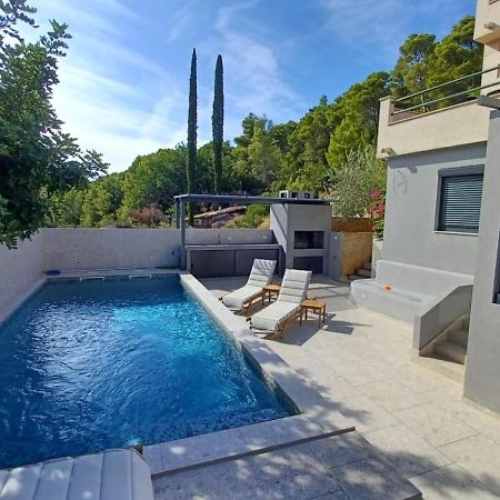 Apartments Belic With Pool Jelsa  Extérieur photo