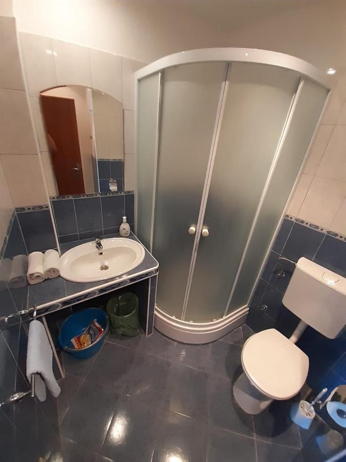 Apartments Belic With Pool Jelsa  Extérieur photo