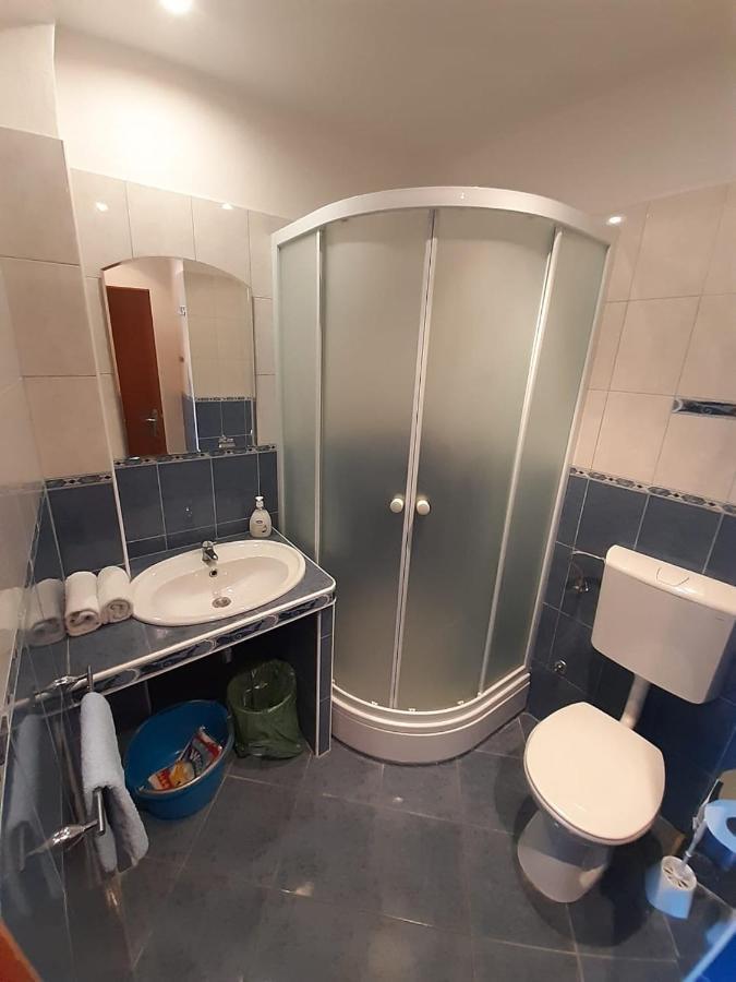 Apartments Belic With Pool Jelsa  Extérieur photo