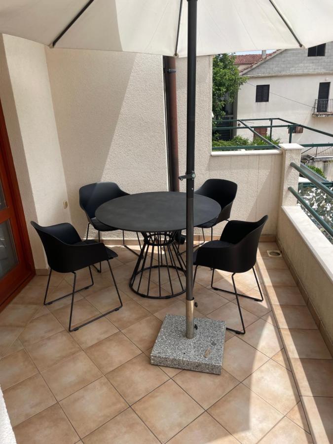 Apartments Belic With Pool Jelsa  Extérieur photo