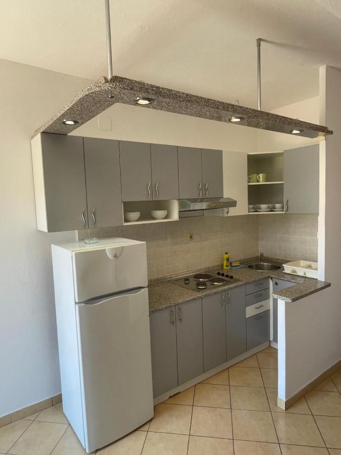 Apartments Belic With Pool Jelsa  Extérieur photo