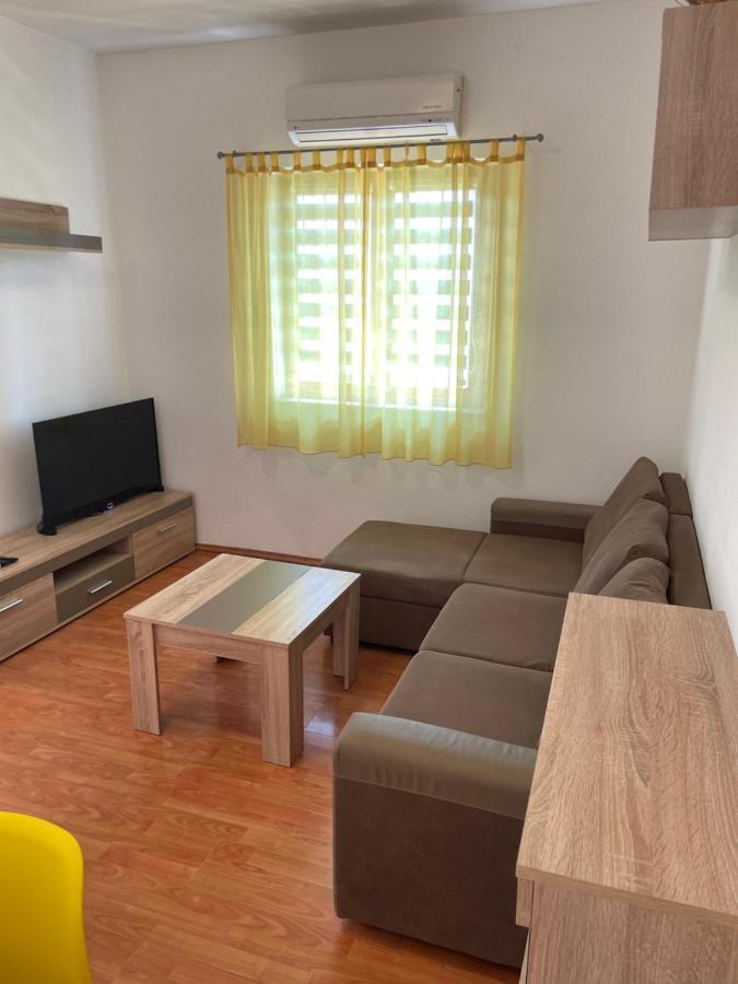 Apartments Belic With Pool Jelsa  Extérieur photo