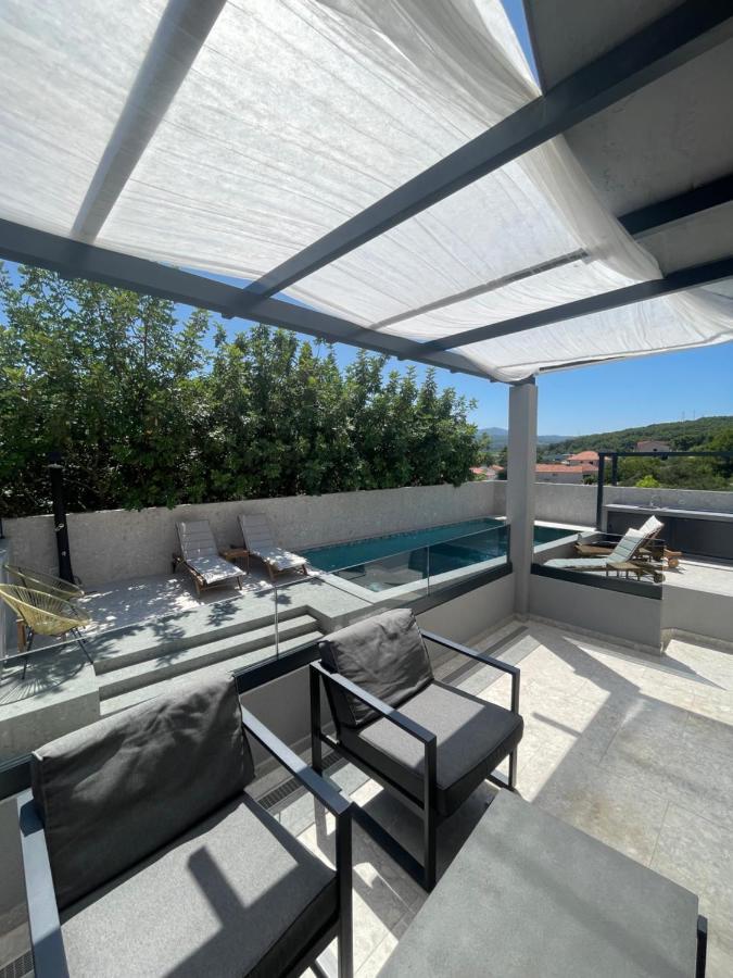 Apartments Belic With Pool Jelsa  Extérieur photo