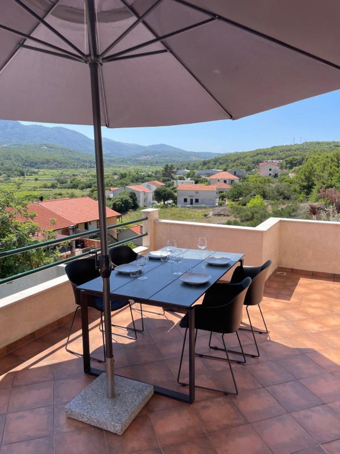 Apartments Belic With Pool Jelsa  Extérieur photo