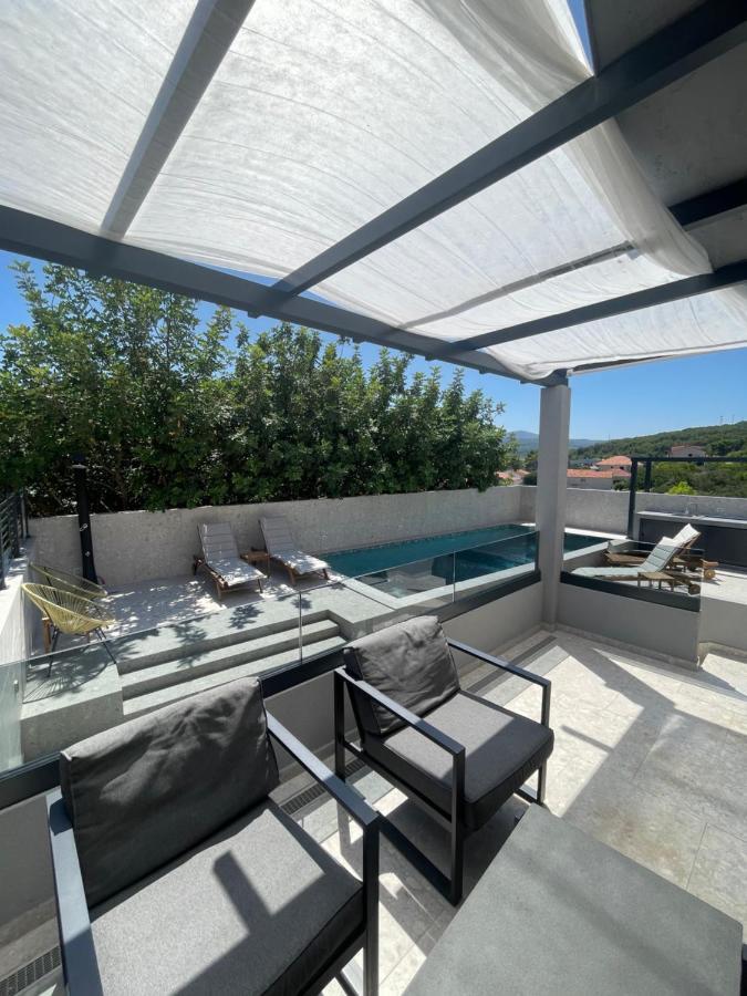 Apartments Belic With Pool Jelsa  Extérieur photo