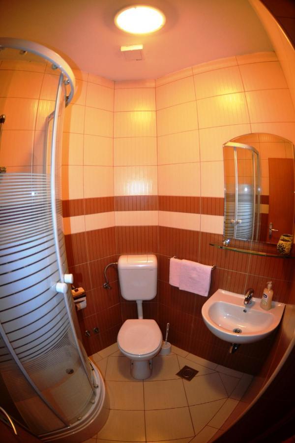 Apartments Belic With Pool Jelsa  Extérieur photo