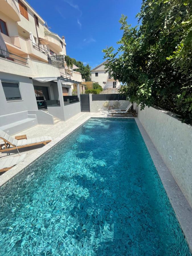 Apartments Belic With Pool Jelsa  Extérieur photo