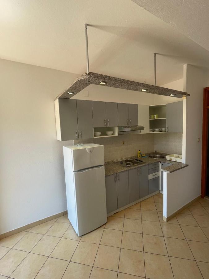 Apartments Belic With Pool Jelsa  Extérieur photo