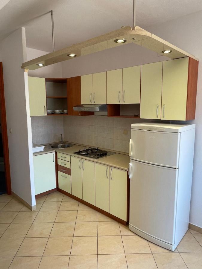 Apartments Belic With Pool Jelsa  Extérieur photo