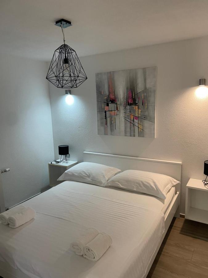 Apartments Belic With Pool Jelsa  Extérieur photo