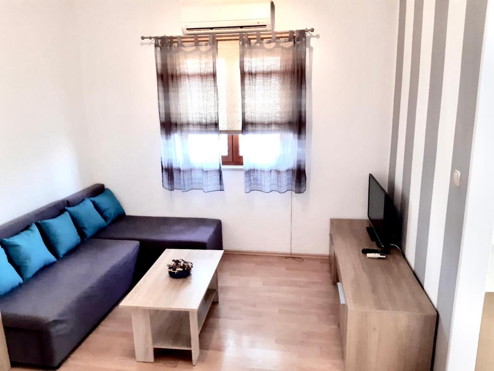 Apartments Belic With Pool Jelsa  Extérieur photo