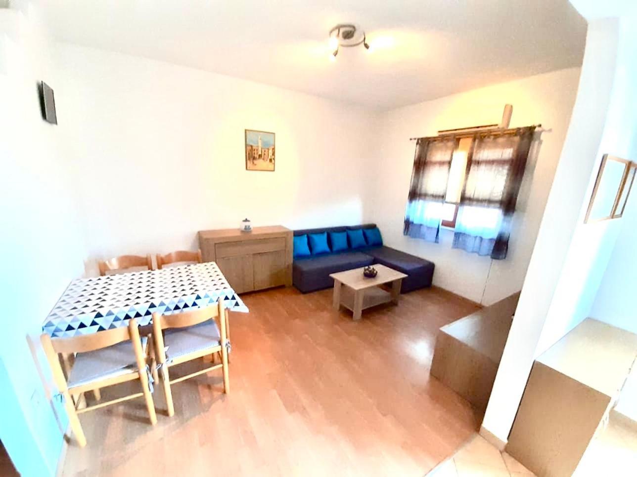 Apartments Belic With Pool Jelsa  Extérieur photo