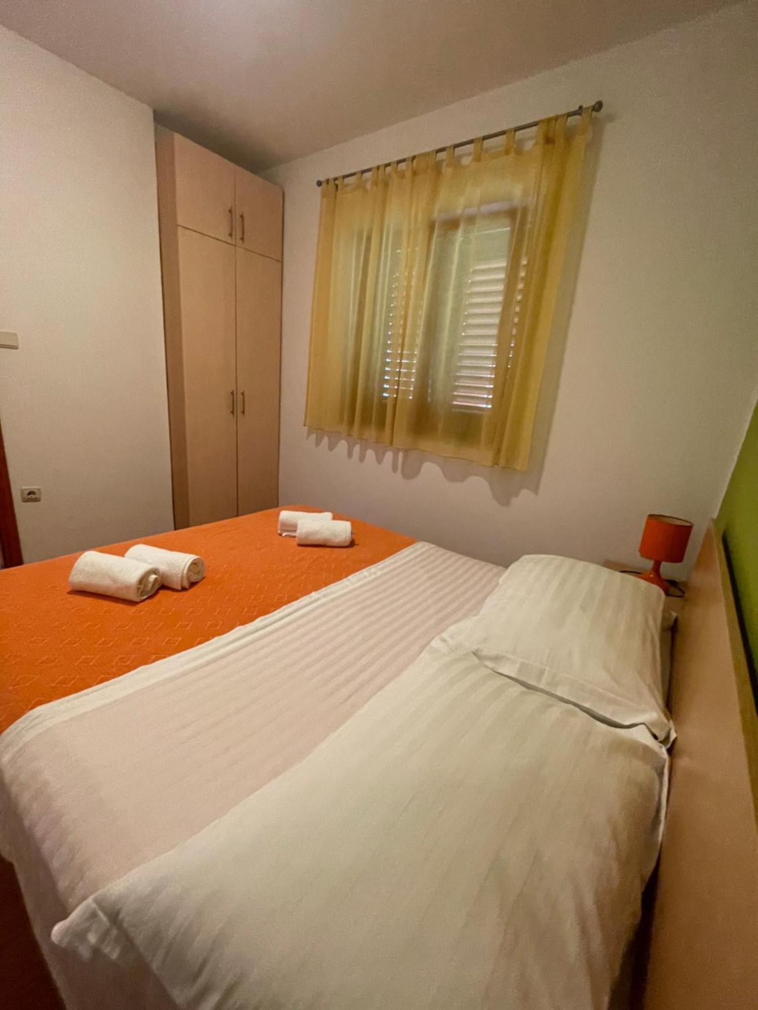 Apartments Belic With Pool Jelsa  Extérieur photo