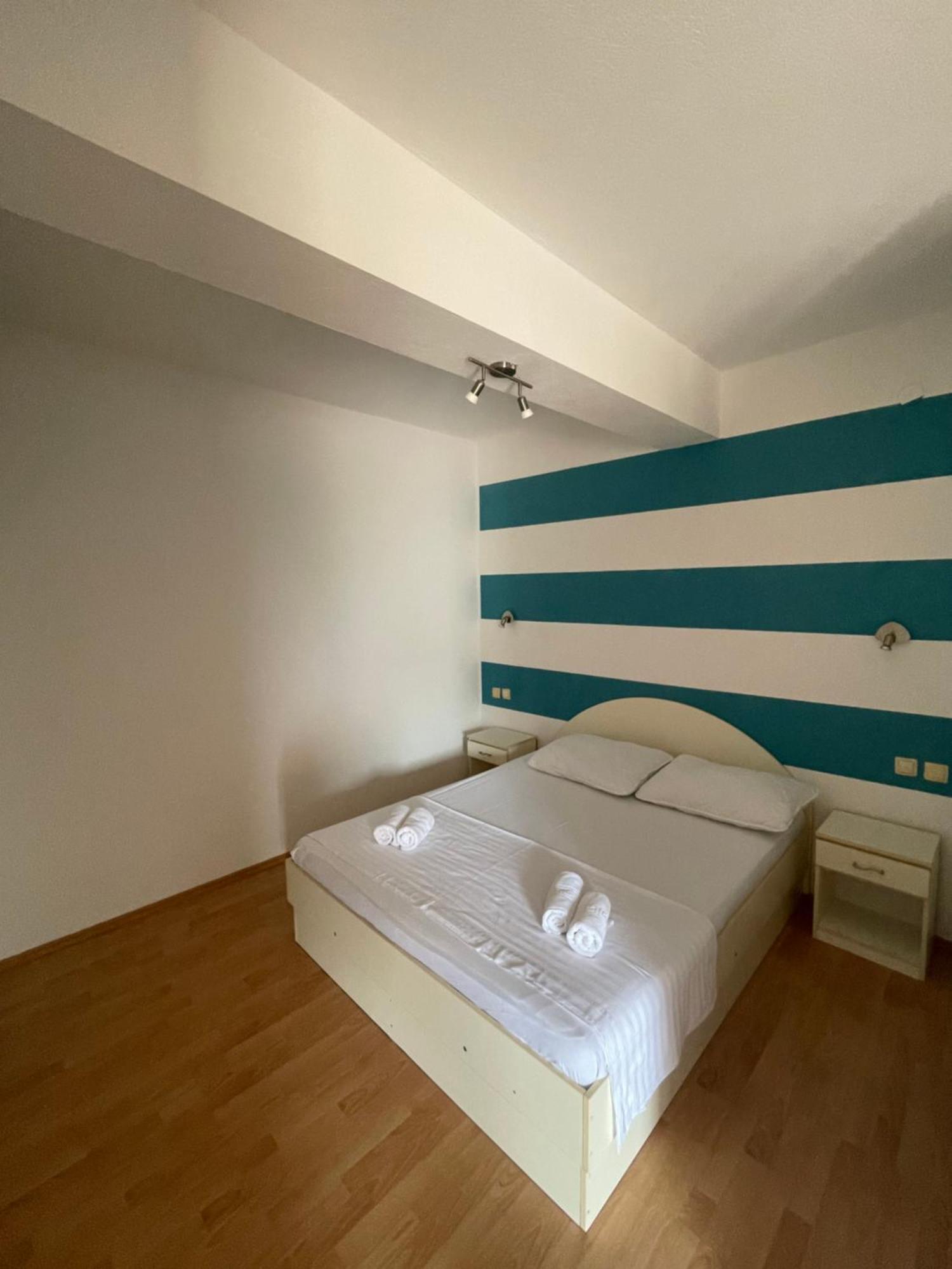 Apartments Belic With Pool Jelsa  Extérieur photo