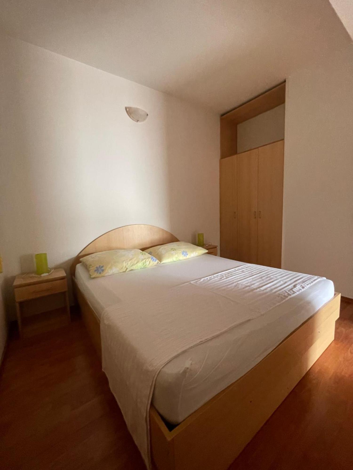Apartments Belic With Pool Jelsa  Extérieur photo