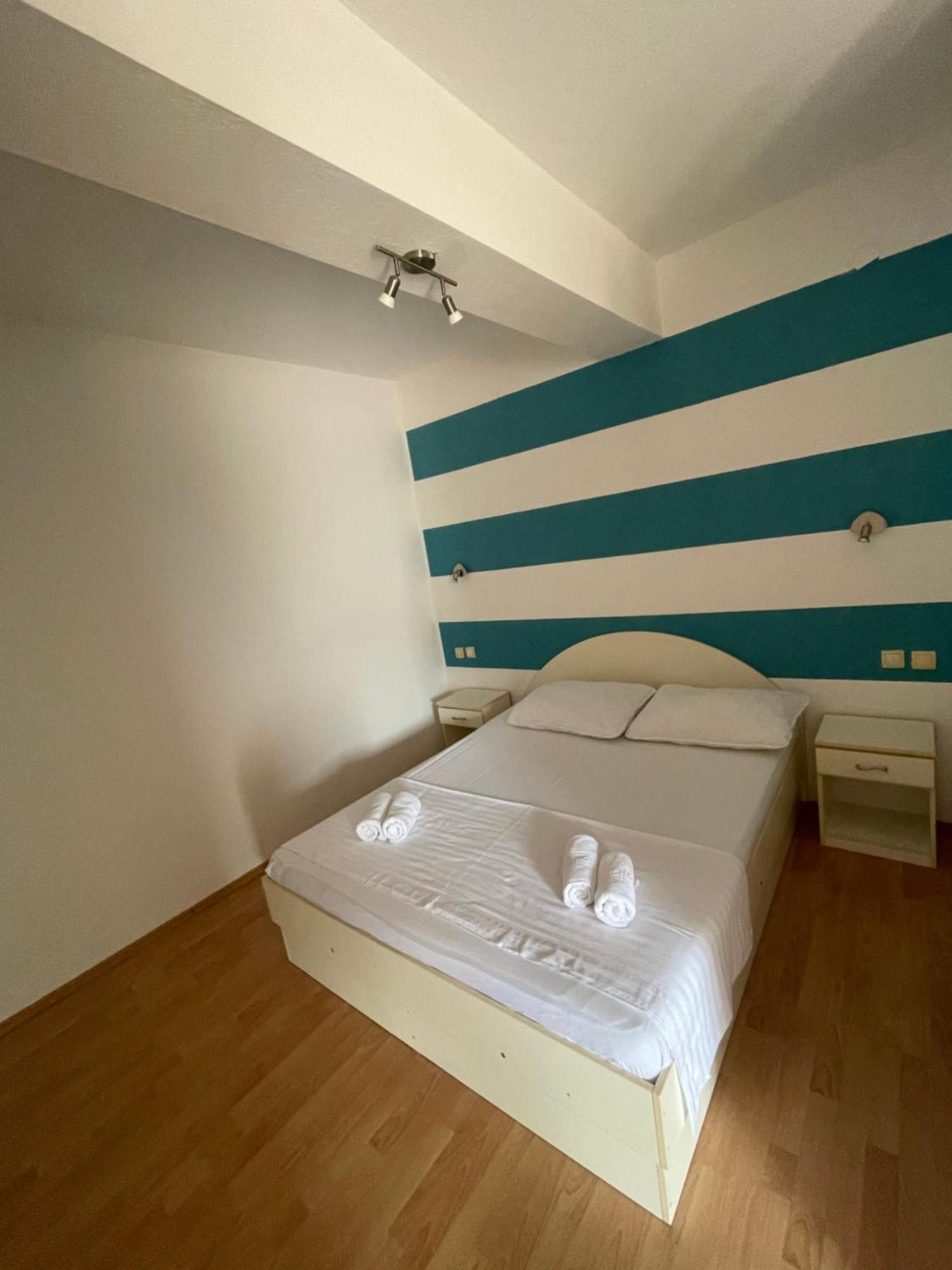 Apartments Belic With Pool Jelsa  Extérieur photo