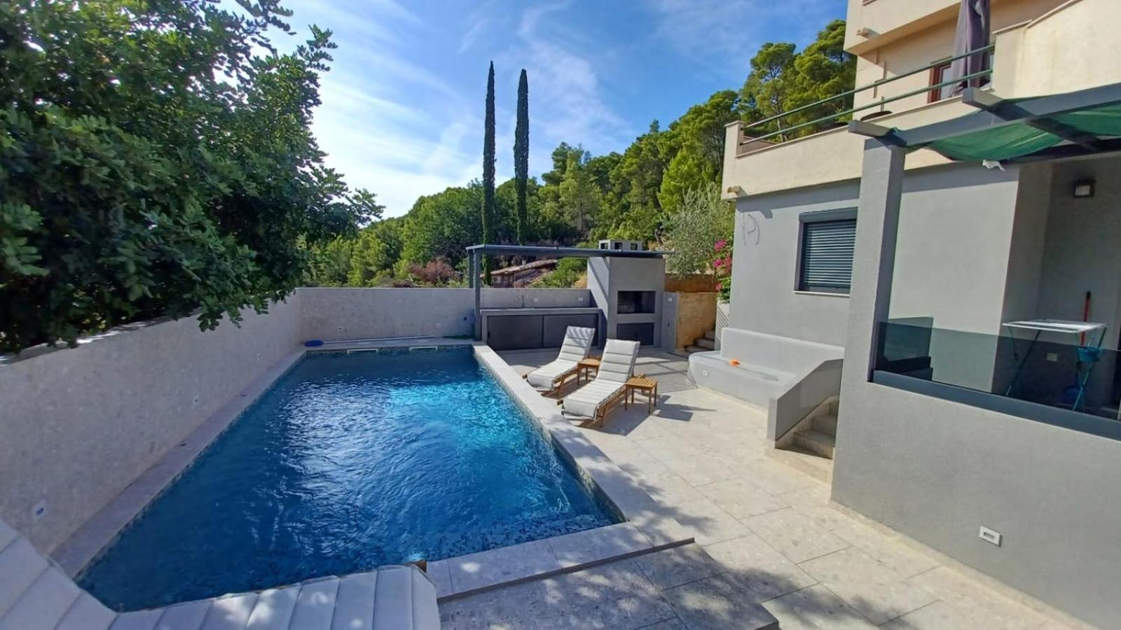 Apartments Belic With Pool Jelsa  Extérieur photo