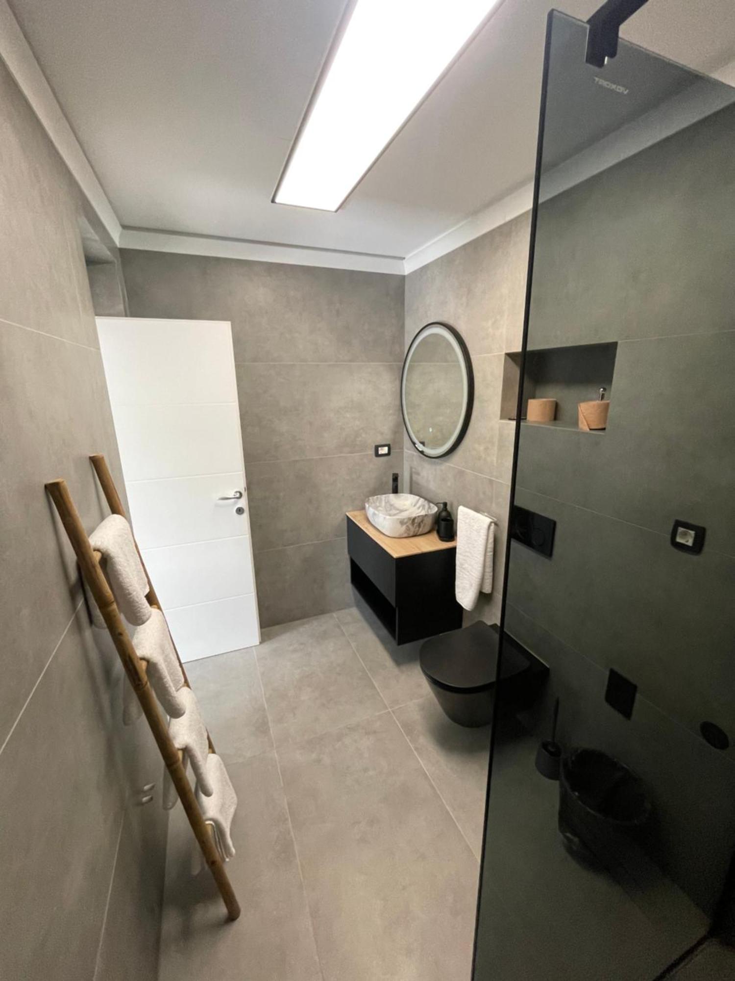 Apartments Belic With Pool Jelsa  Extérieur photo